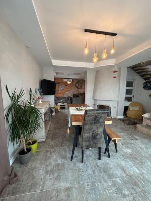 Comme A La Maison Narbonne Dış mekan fotoğraf