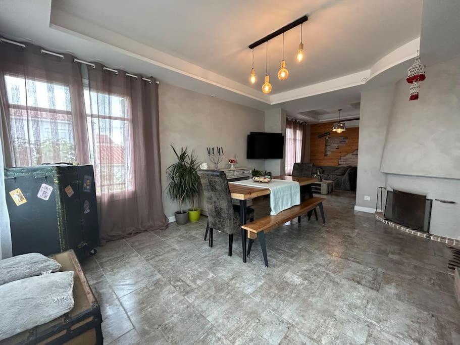 Comme A La Maison Narbonne Dış mekan fotoğraf